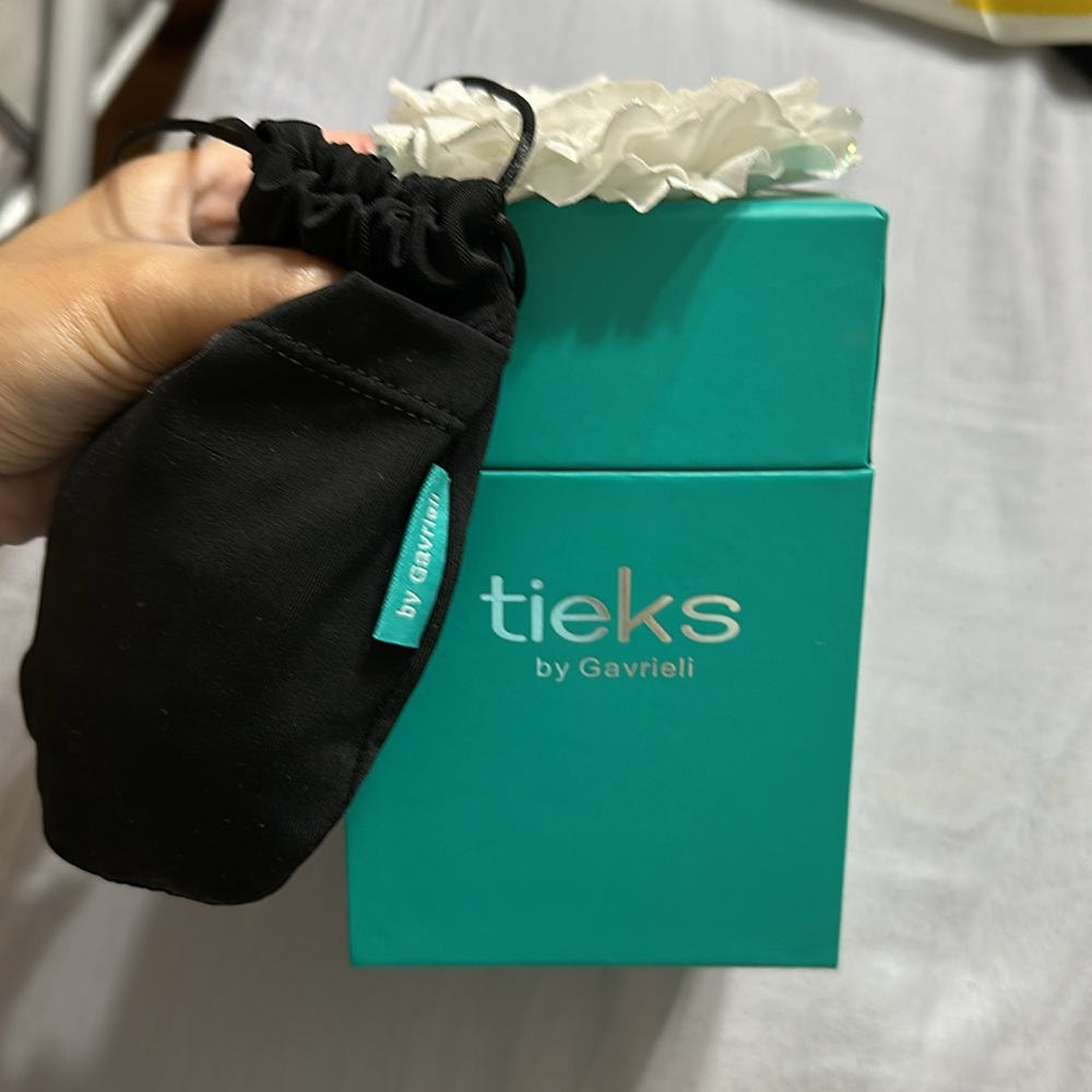 Tieks flats size 6 taupe comes with box and carry bag